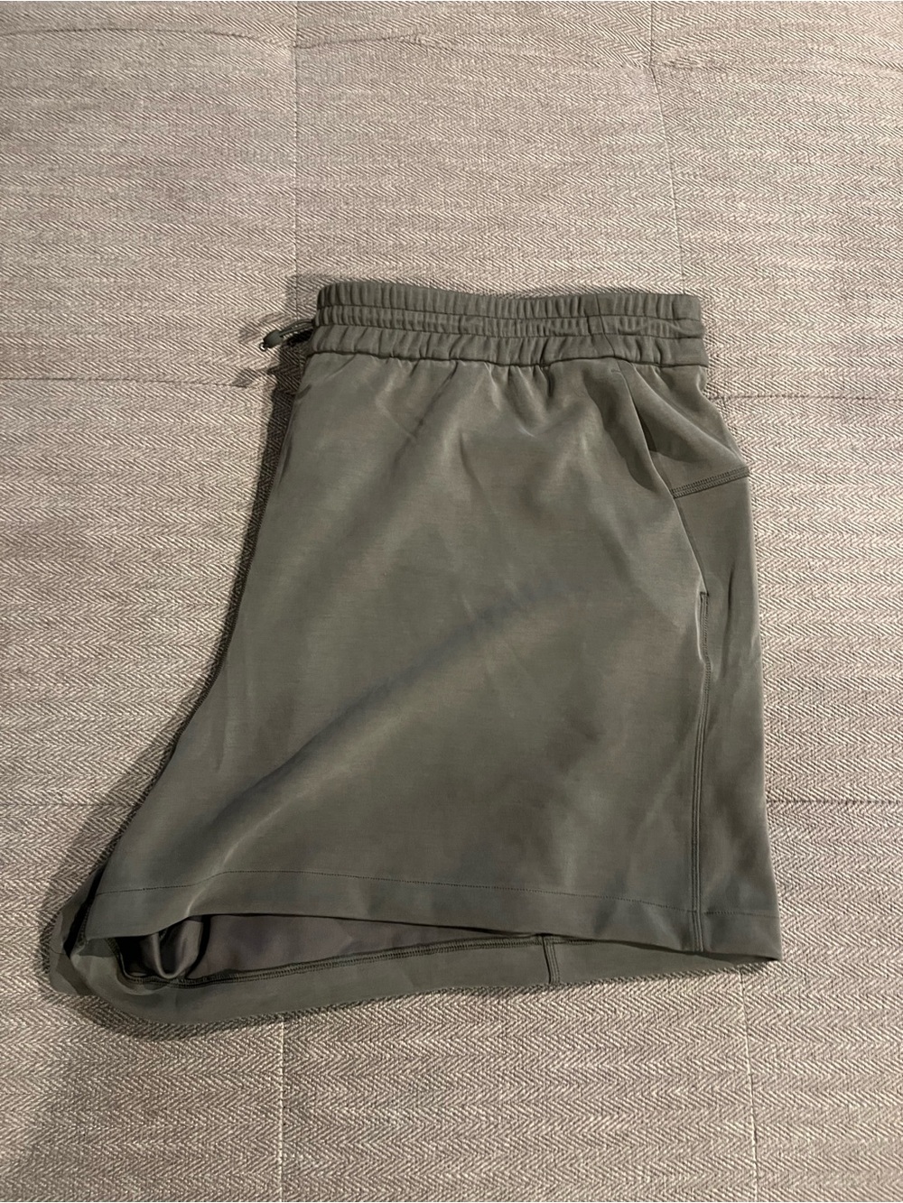 NWT lululemon Softstreme High Rise Shorts 4" Army Green Size 20
